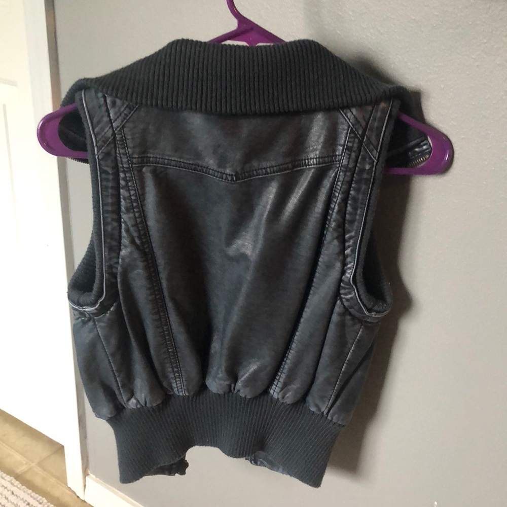 Vest - Picture 2 of 3